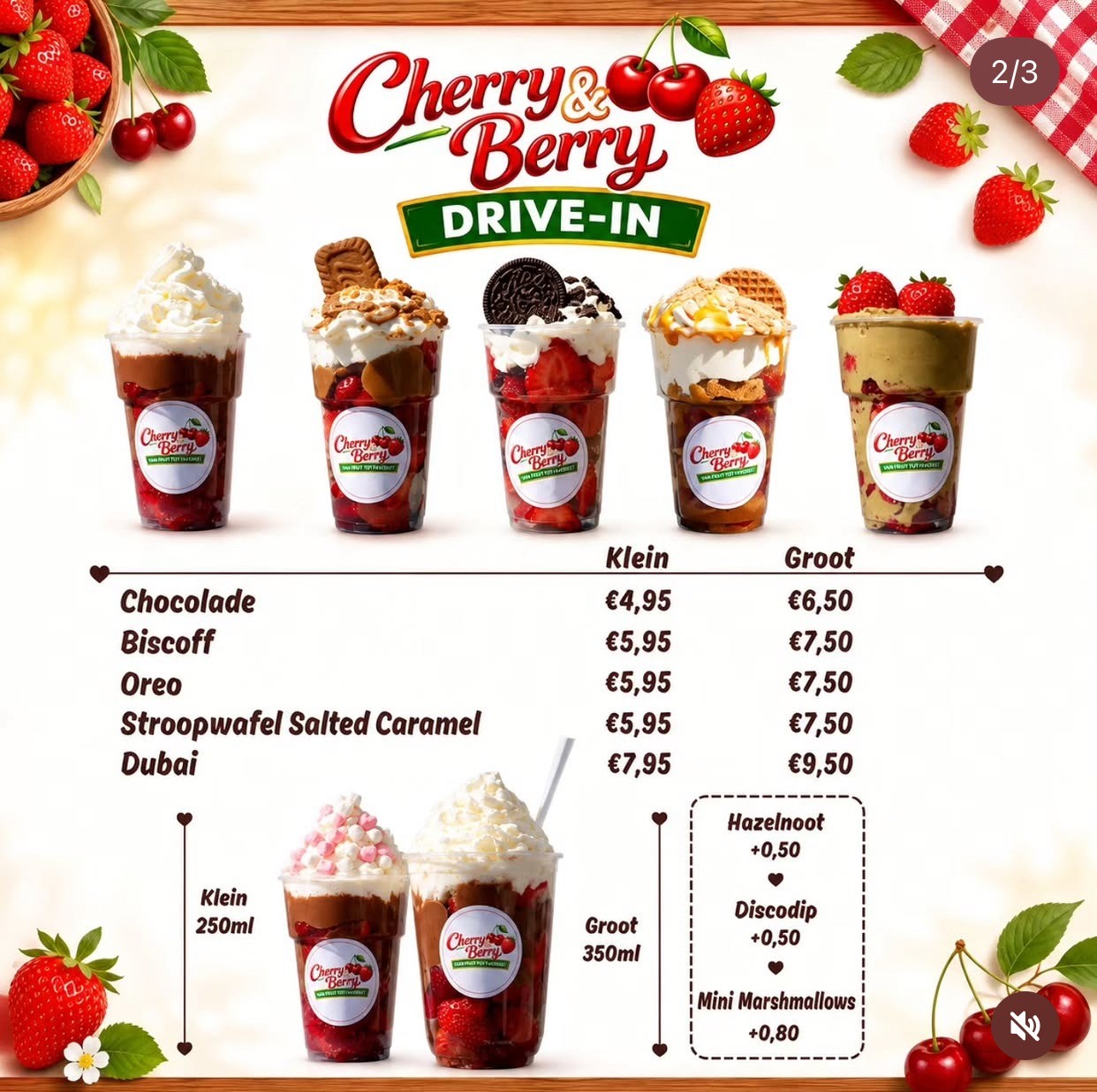 Cherry & Berry menukaart: aardbeienbekers en toppings